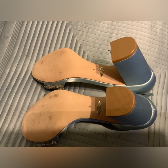 Badgley Mischka Finesse Satin Pumps with Crystals Size 7 - Picture 8 of 11